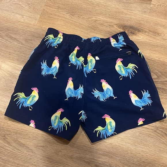 Chubbies 5.5” Inseam The Fowl Plays Swimsuit Size Small - Picture 6 of 6